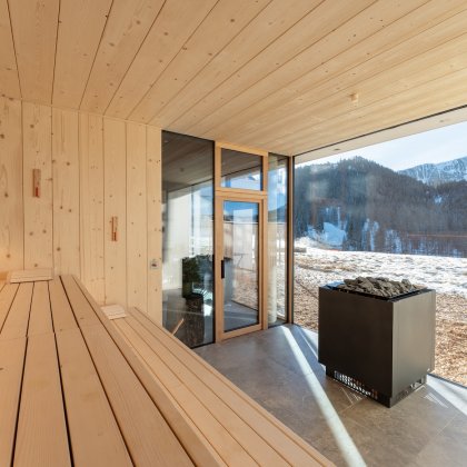 Sauna con vista panoramica sul paesaggio innevato
