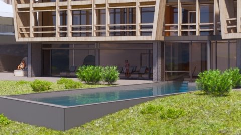 Piscina esterna moderna davanti a hotel con vetrate